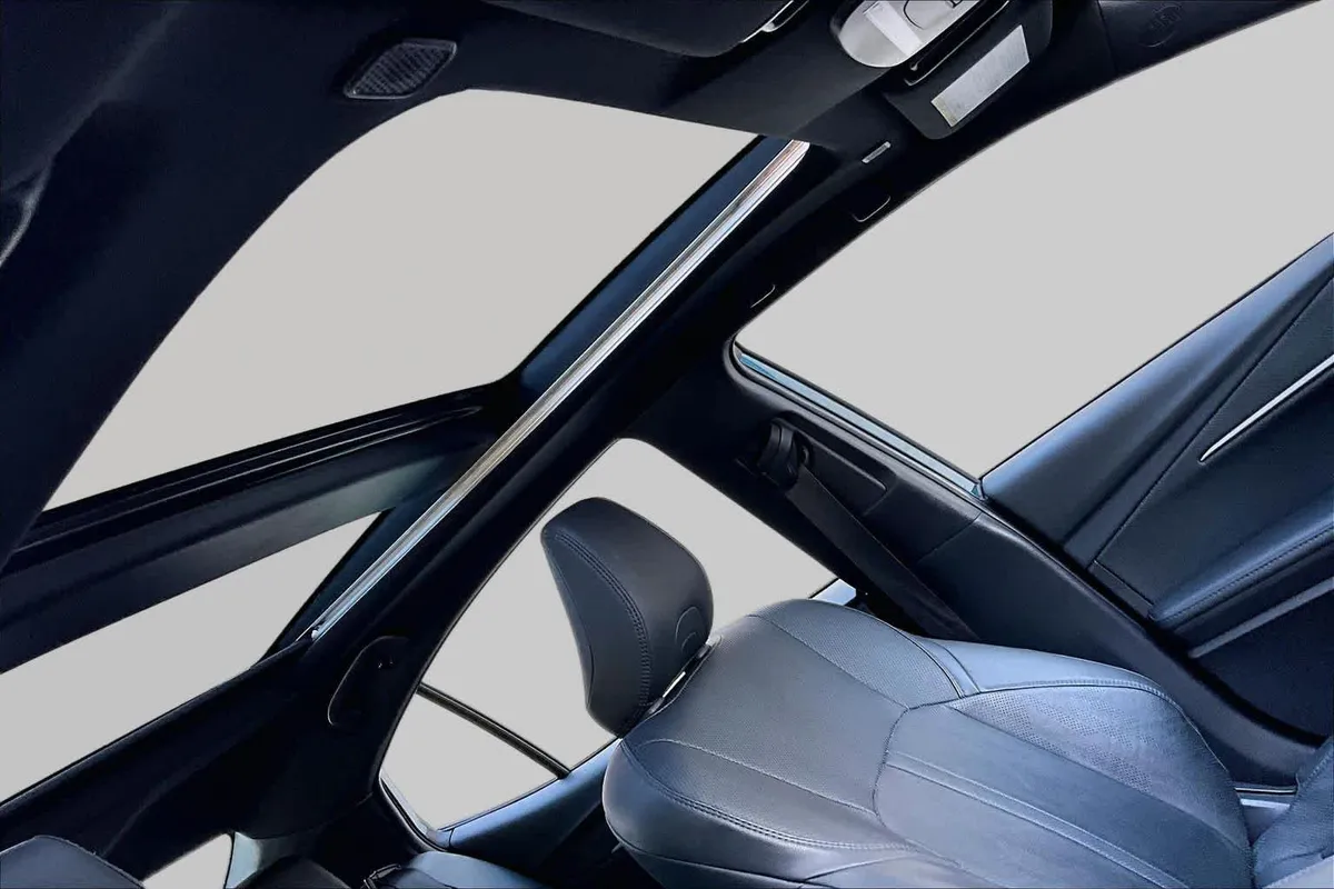 2025 Toyota Camry XSE thumbnail 14
