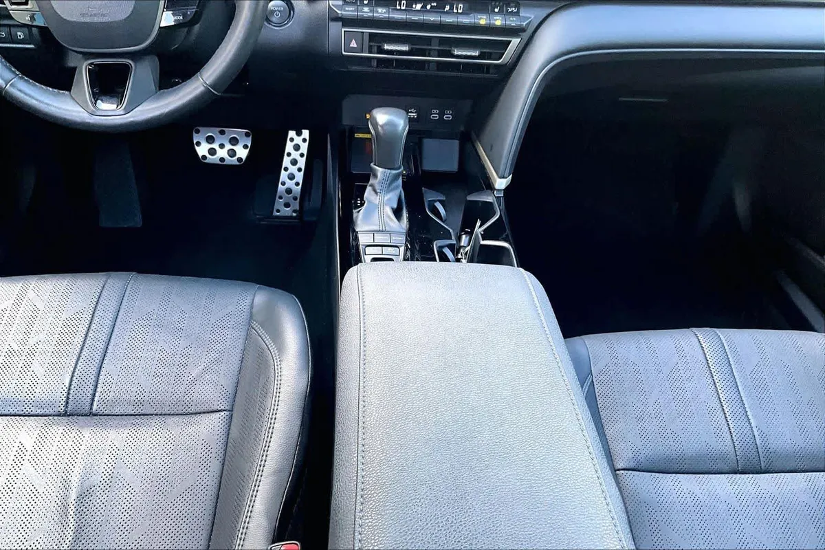 2025 Toyota Camry XSE thumbnail 17