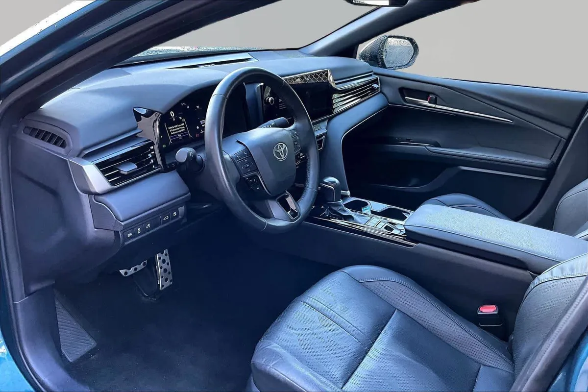 2025 Toyota Camry XSE thumbnail 18