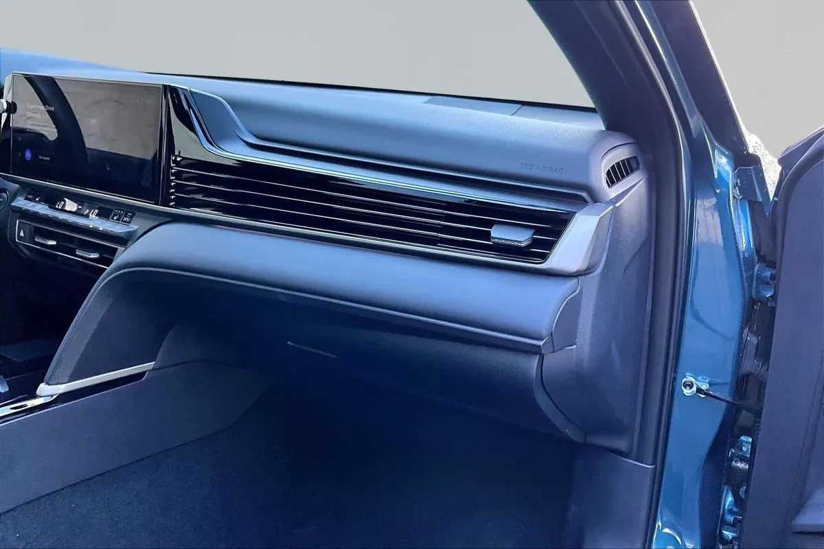 2025 Toyota Camry XSE thumbnail 19