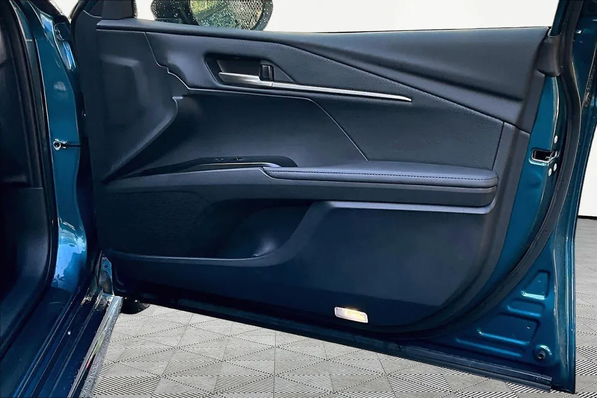 2025 Toyota Camry XSE thumbnail 23