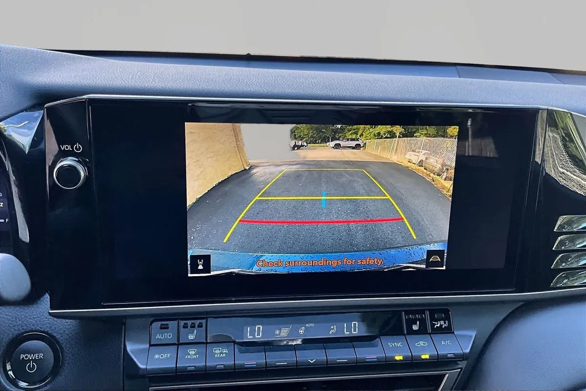 2025 Toyota Camry XSE thumbnail 27