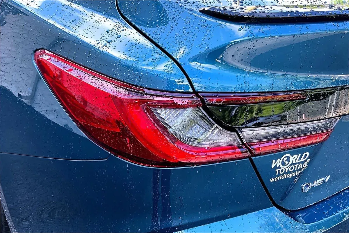 2025 Toyota Camry XSE thumbnail 29
