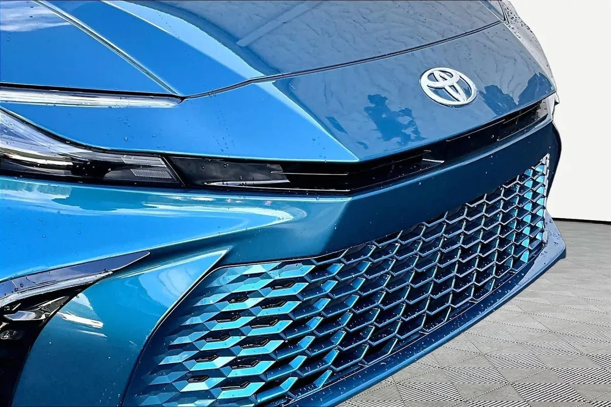 2025 Toyota Camry XSE thumbnail 30