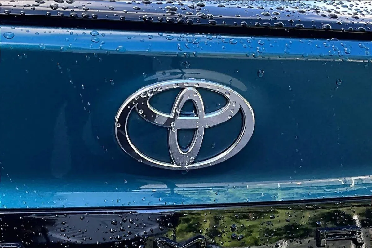 2025 Toyota Camry XSE thumbnail 31
