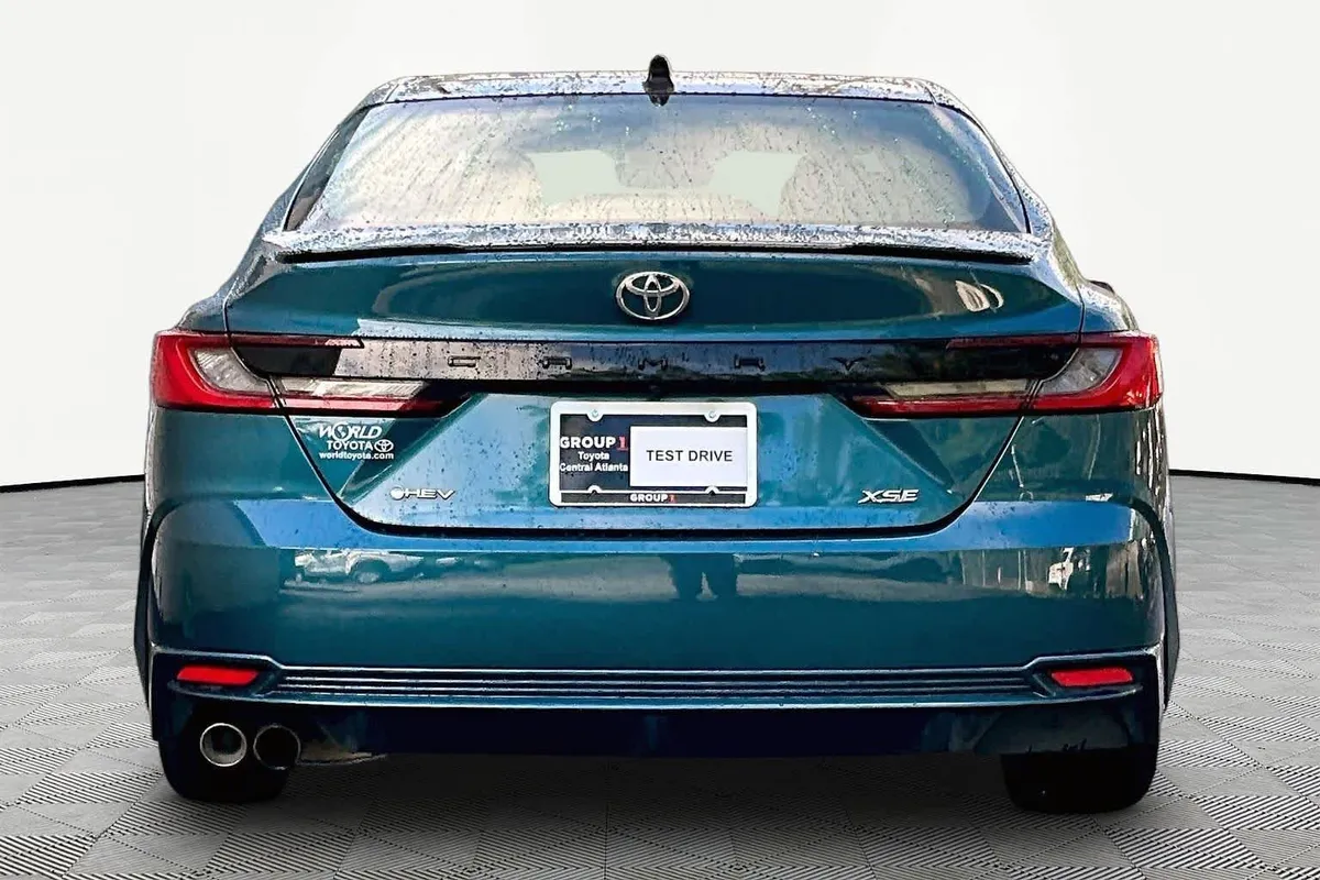 2025 Toyota Camry XSE thumbnail 5