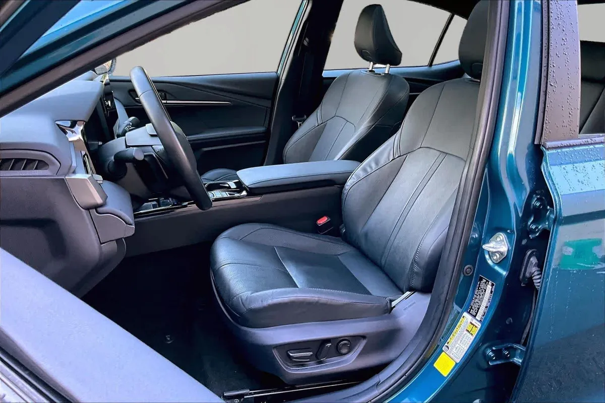2025 Toyota Camry XSE thumbnail 8
