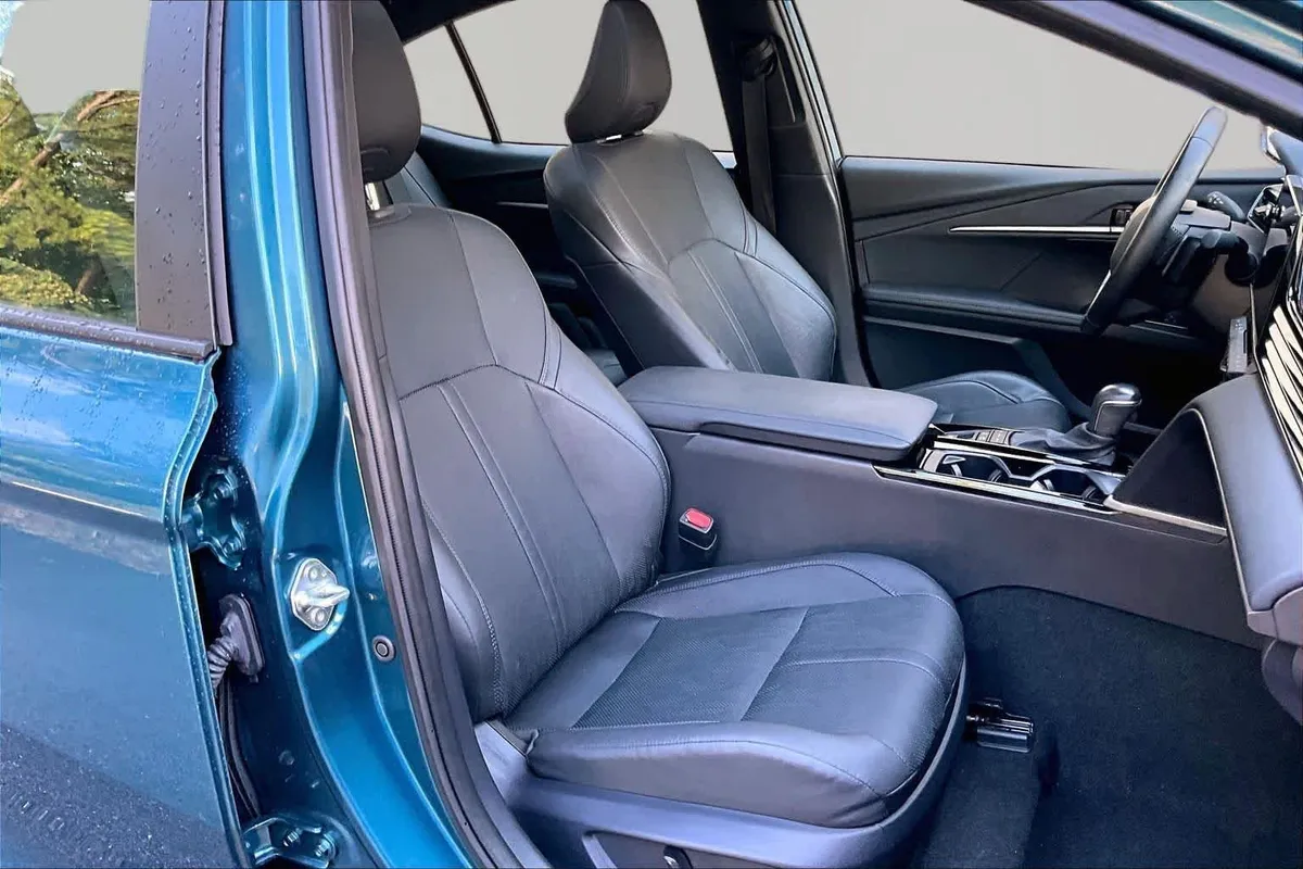 2025 Toyota Camry XSE thumbnail 9