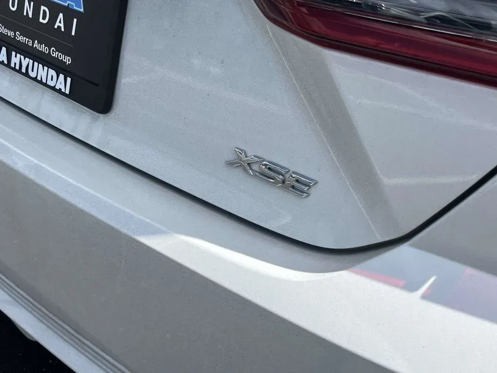 2025 Toyota Camry XSE thumbnail 12