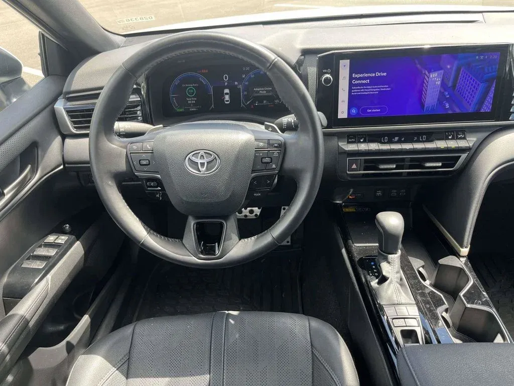 2025 Toyota Camry XSE thumbnail 14