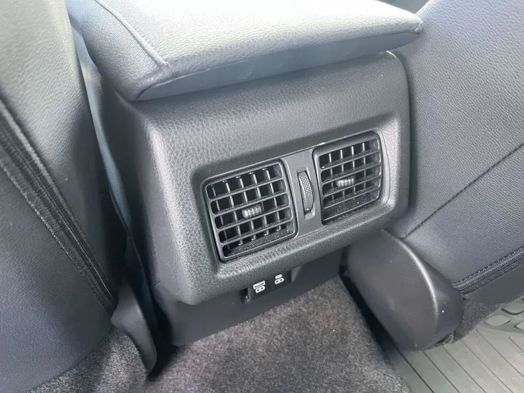 2025 Toyota Camry XSE thumbnail 15