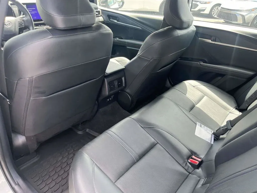 2025 Toyota Camry XSE thumbnail 17