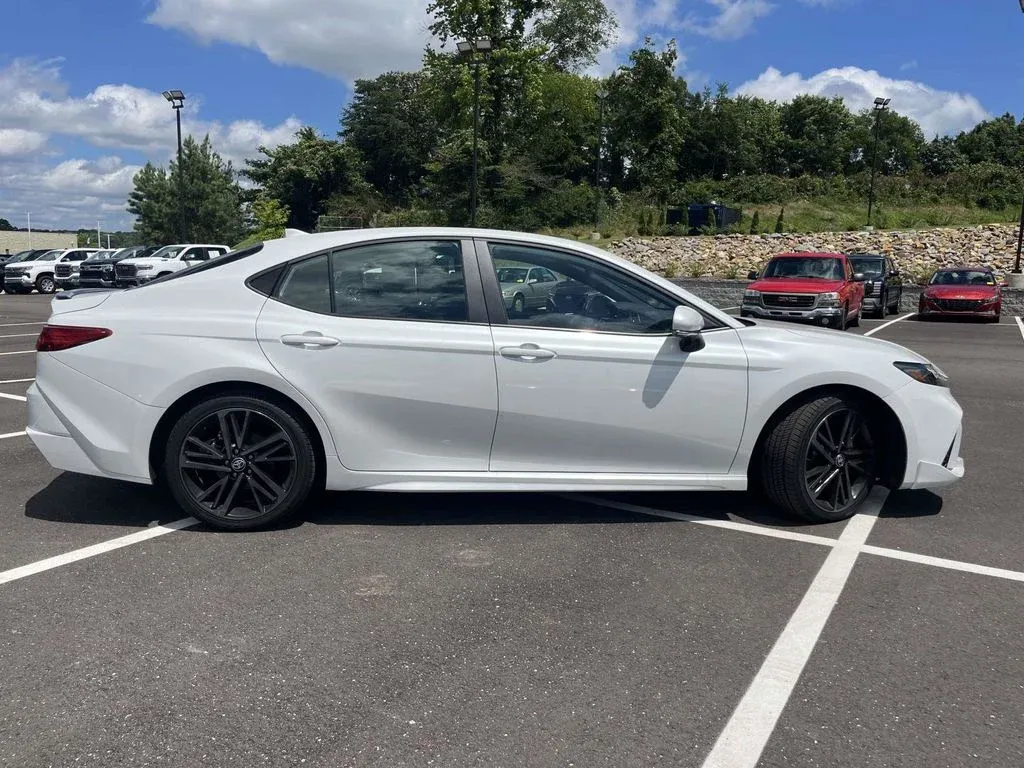 2025 Toyota Camry XSE thumbnail 2