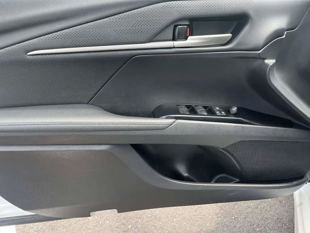 2025 Toyota Camry XSE thumbnail 21