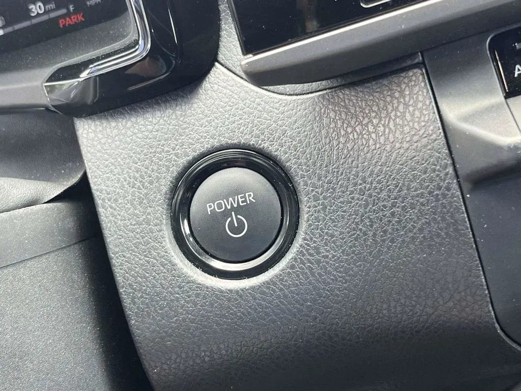 2025 Toyota Camry XSE thumbnail 28