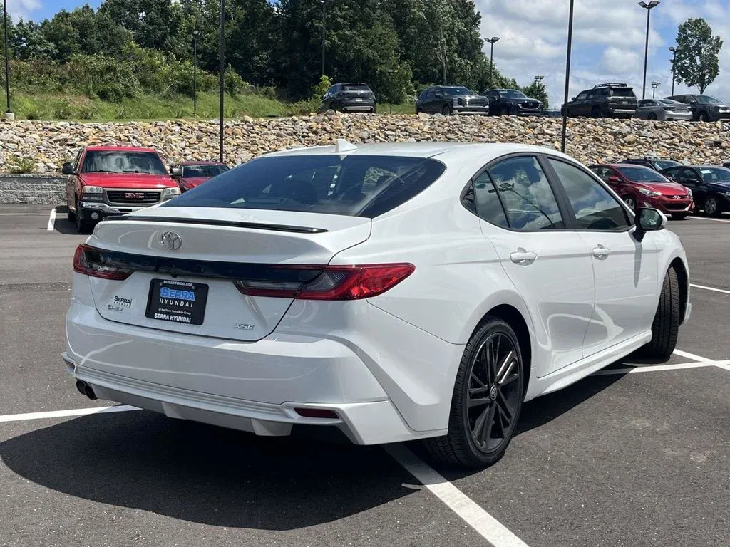 2025 Toyota Camry XSE thumbnail 3