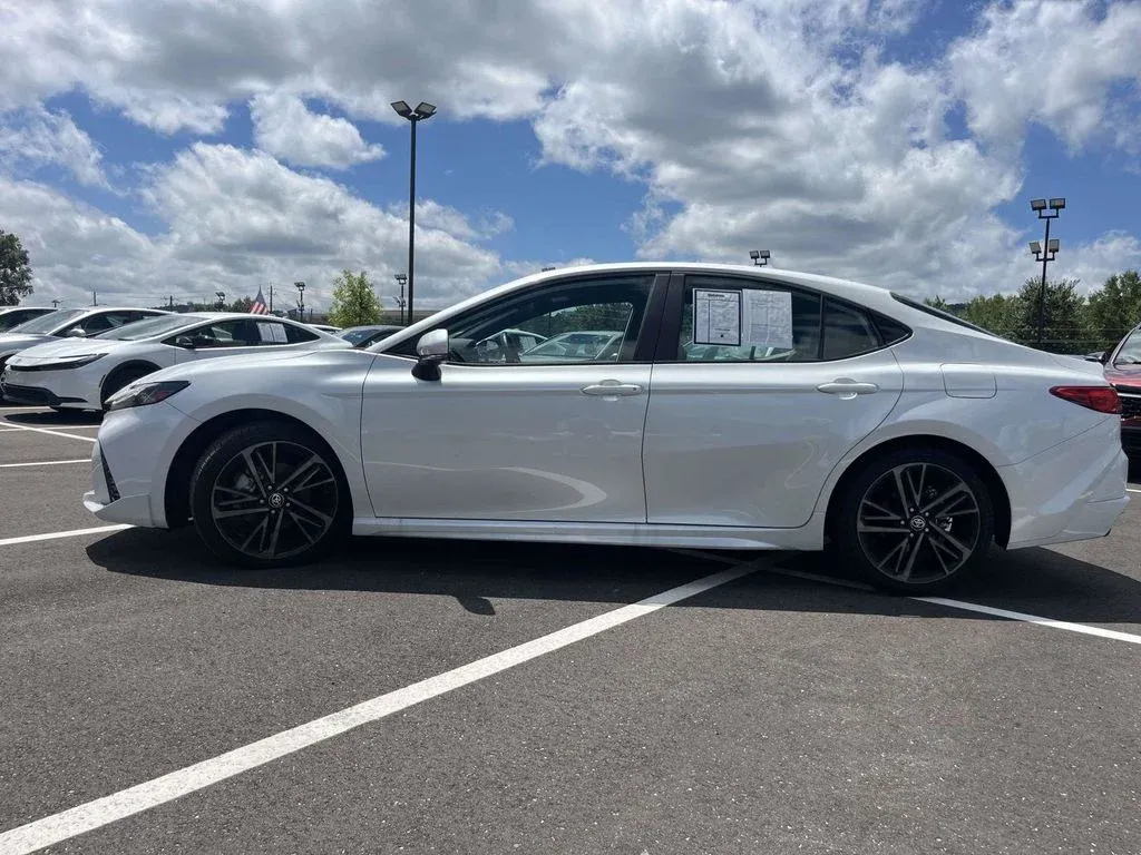 2025 Toyota Camry XSE thumbnail 6