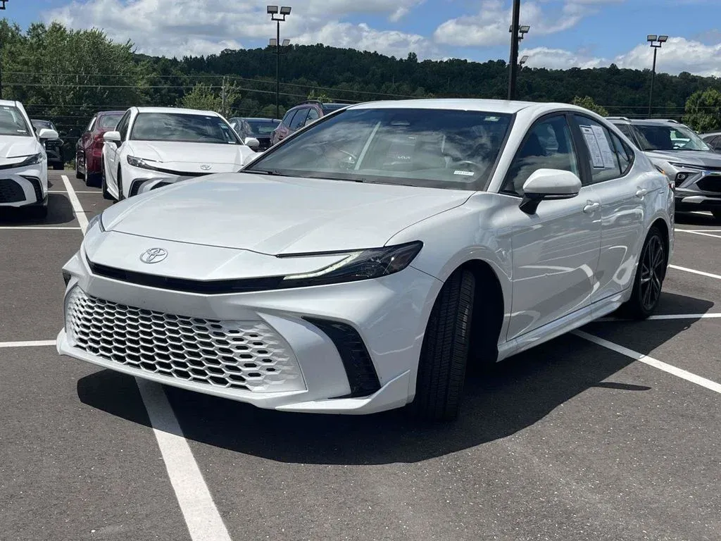 2025 Toyota Camry XSE thumbnail 7