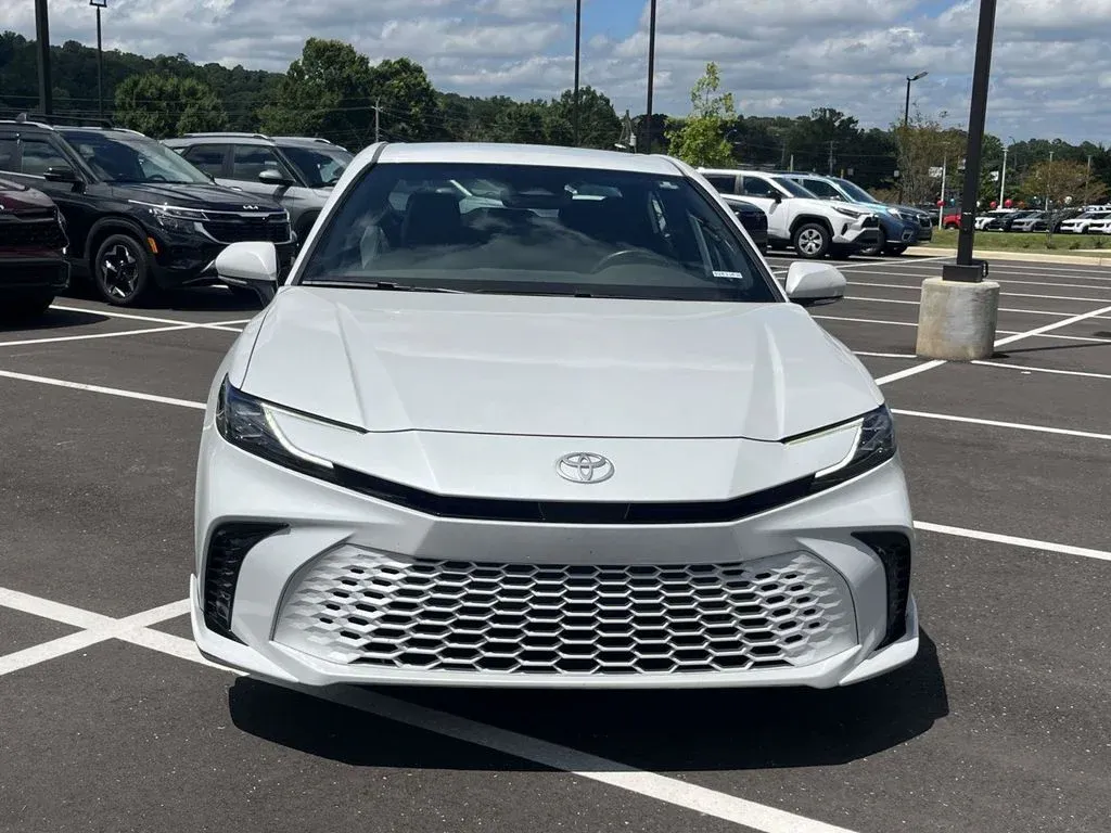2025 Toyota Camry XSE thumbnail 8