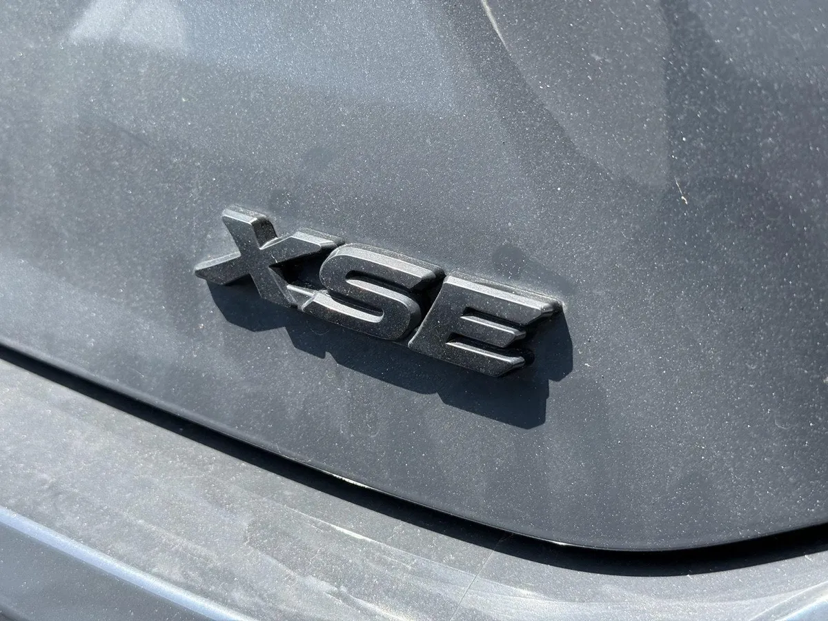 2025 Toyota Camry XSE thumbnail 10