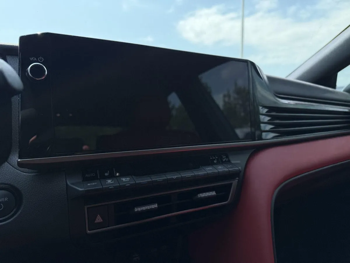 2025 Toyota Camry XSE thumbnail 12