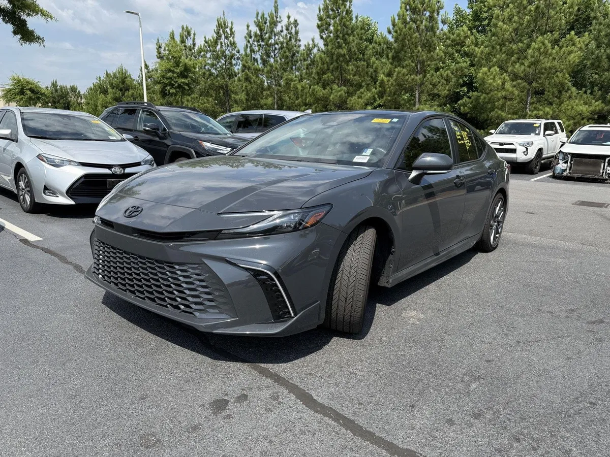 2025 Toyota Camry XSE thumbnail 2