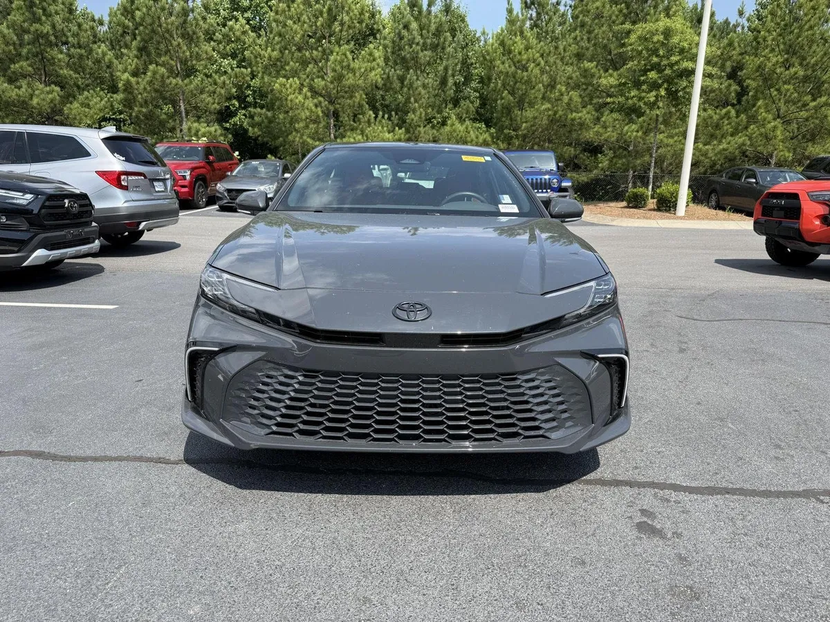 2025 Toyota Camry XSE thumbnail 3