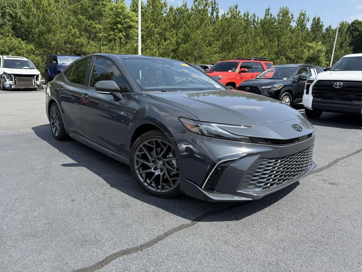 2025 Toyota Camry XSE thumbnail 4