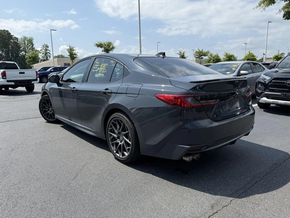 2025 Toyota Camry XSE thumbnail 8
