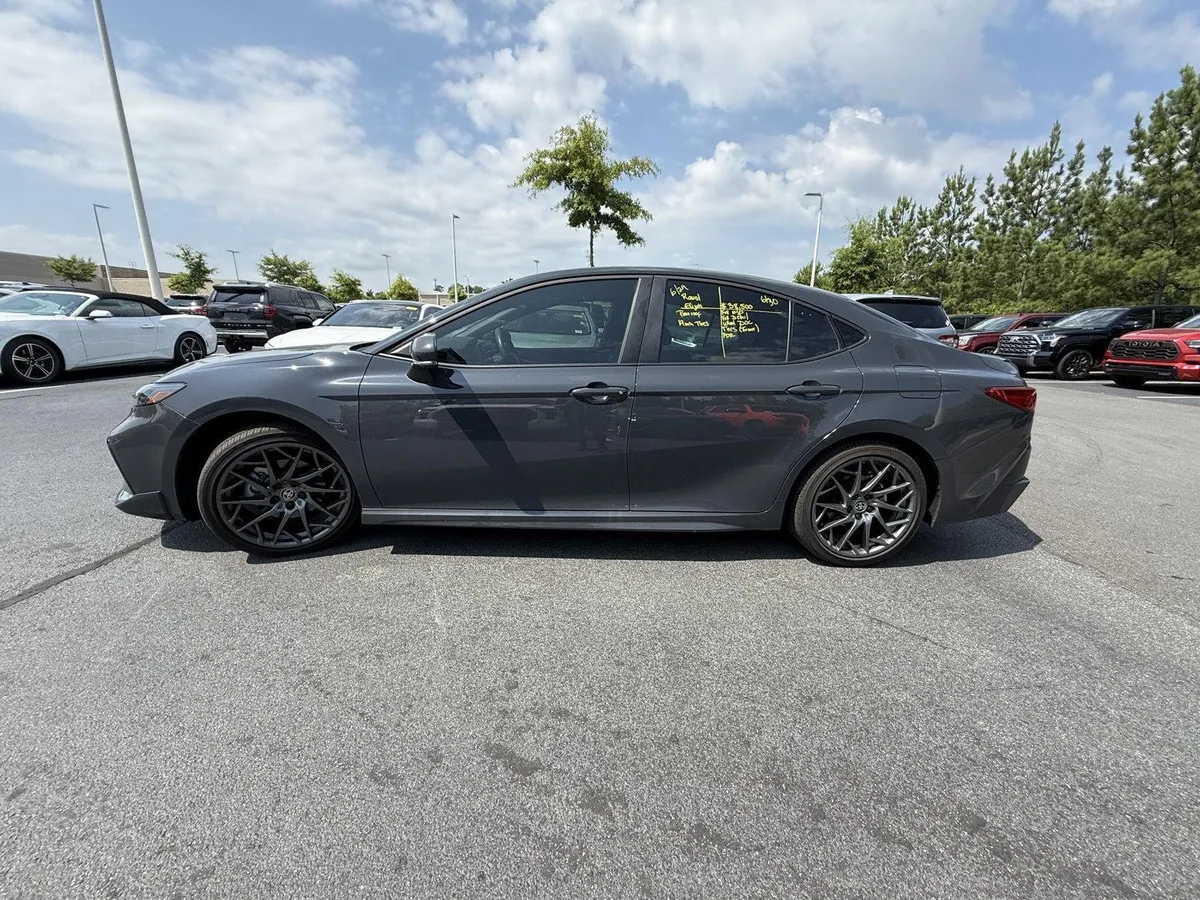 2025 Toyota Camry XSE thumbnail 9