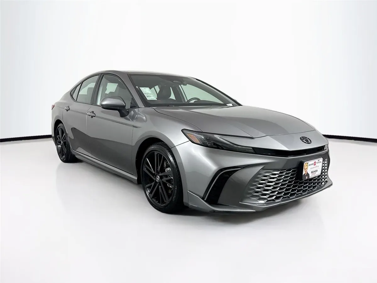 2025 Toyota Camry XSE thumbnail 10