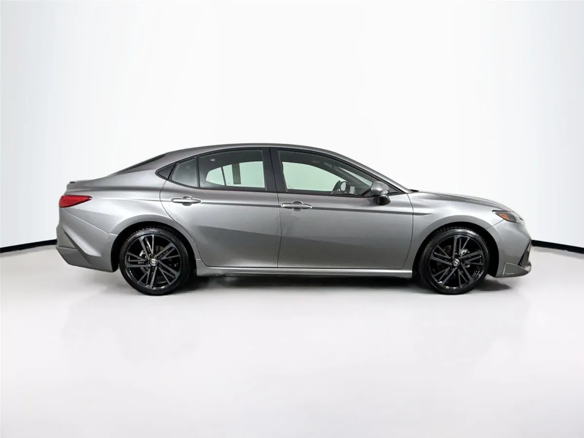 2025 Toyota Camry XSE thumbnail 11