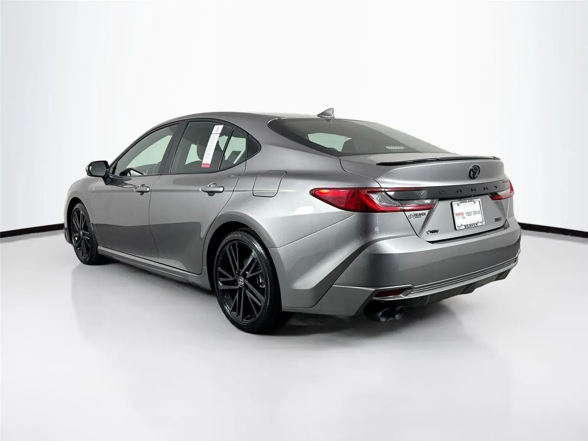 2025 Toyota Camry XSE thumbnail 13