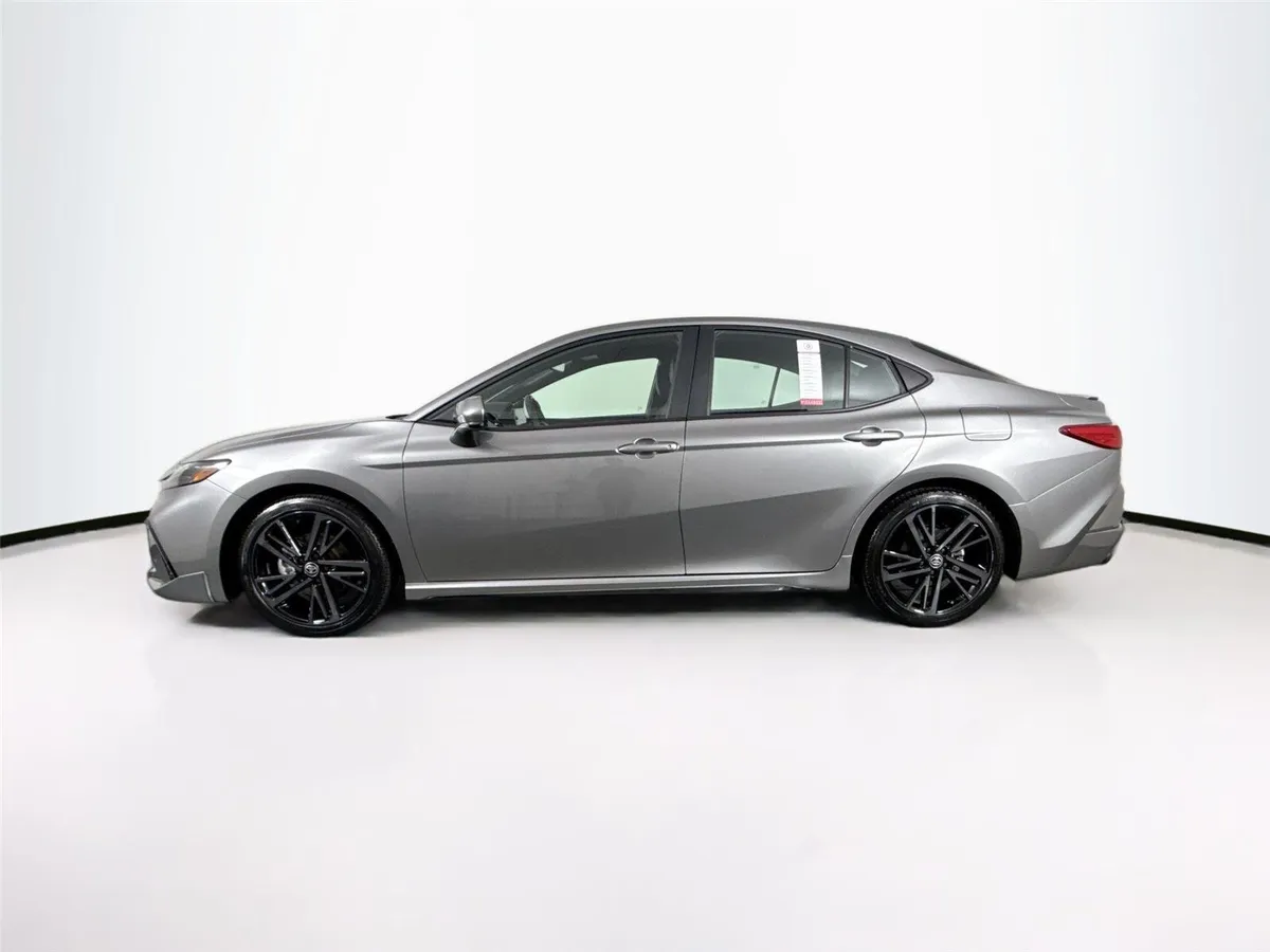 2025 Toyota Camry XSE thumbnail 14
