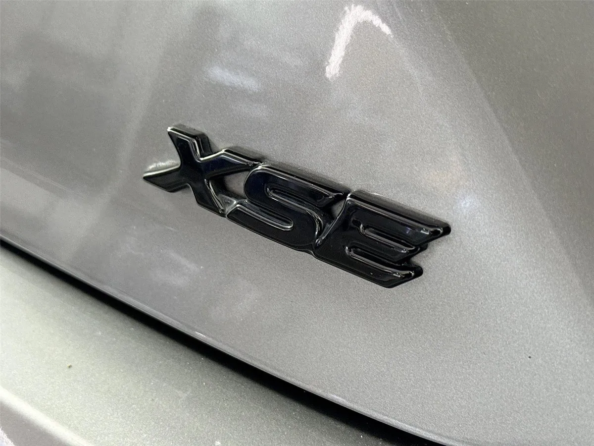 2025 Toyota Camry XSE thumbnail 15