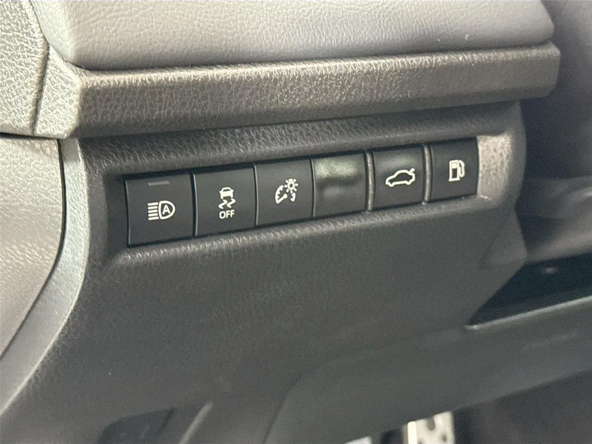 2025 Toyota Camry XSE thumbnail 16