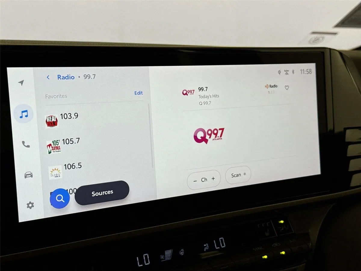 2025 Toyota Camry XSE thumbnail 24