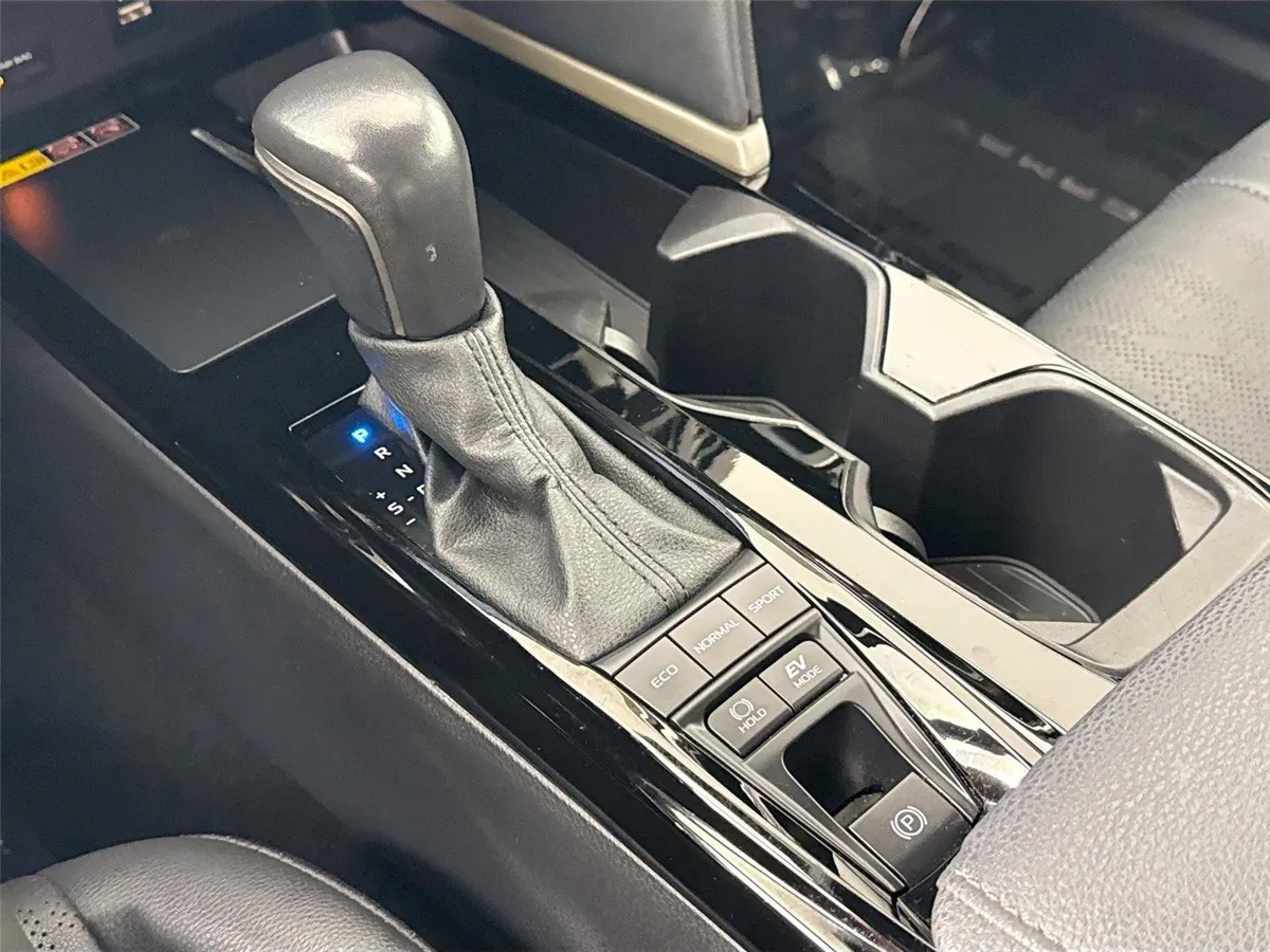 2025 Toyota Camry XSE thumbnail 27