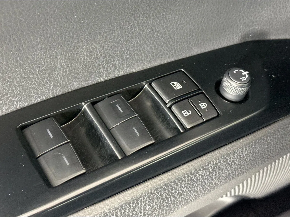 2025 Toyota Camry XSE thumbnail 28
