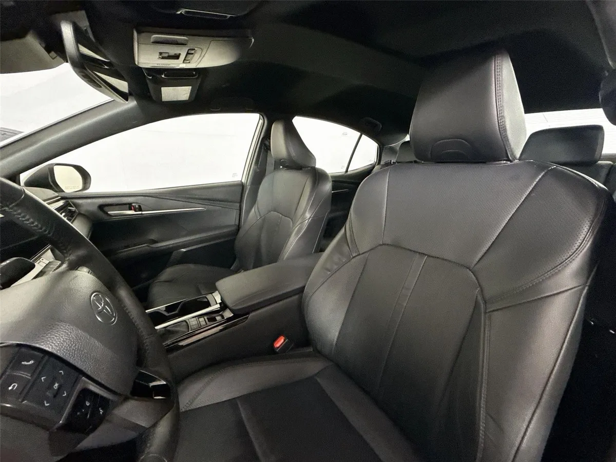 2025 Toyota Camry XSE thumbnail 3