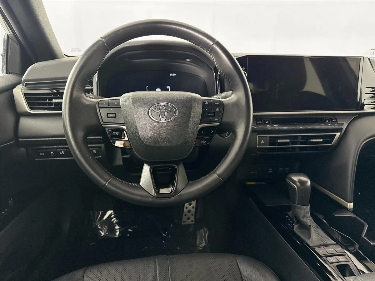 2025 Toyota Camry XSE thumbnail 31