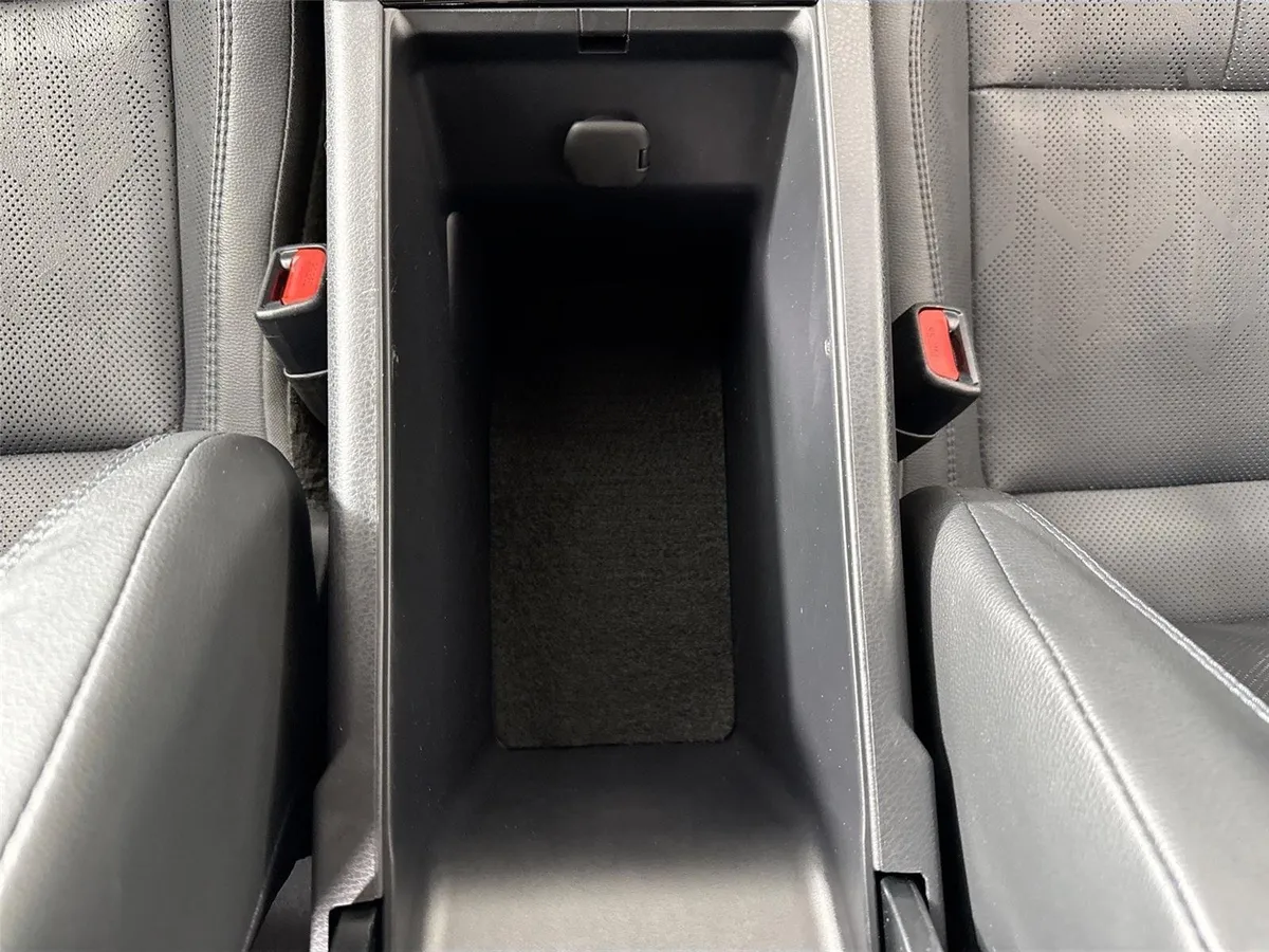 2025 Toyota Camry XSE thumbnail 33