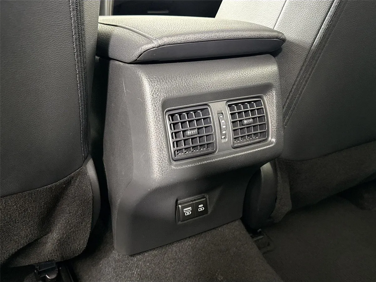 2025 Toyota Camry XSE thumbnail 35