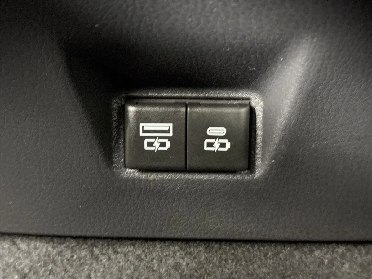 2025 Toyota Camry XSE thumbnail 37