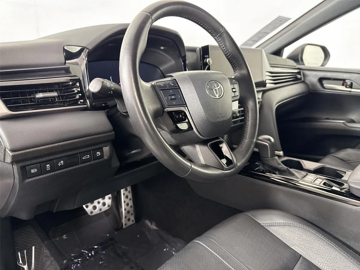 2025 Toyota Camry XSE thumbnail 4