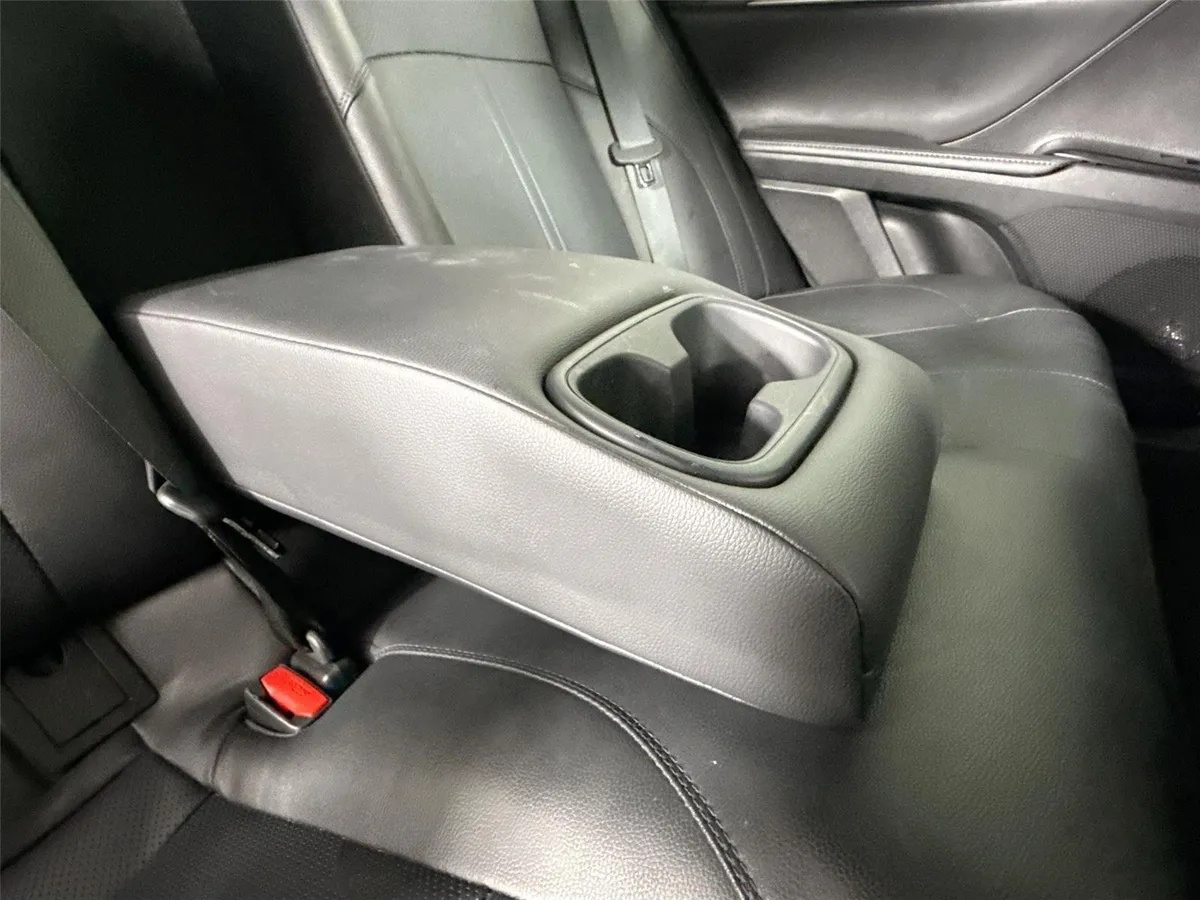 2025 Toyota Camry XSE thumbnail 40