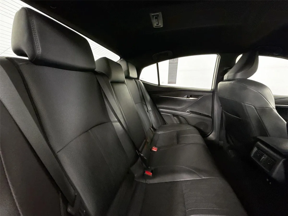 2025 Toyota Camry XSE thumbnail 41