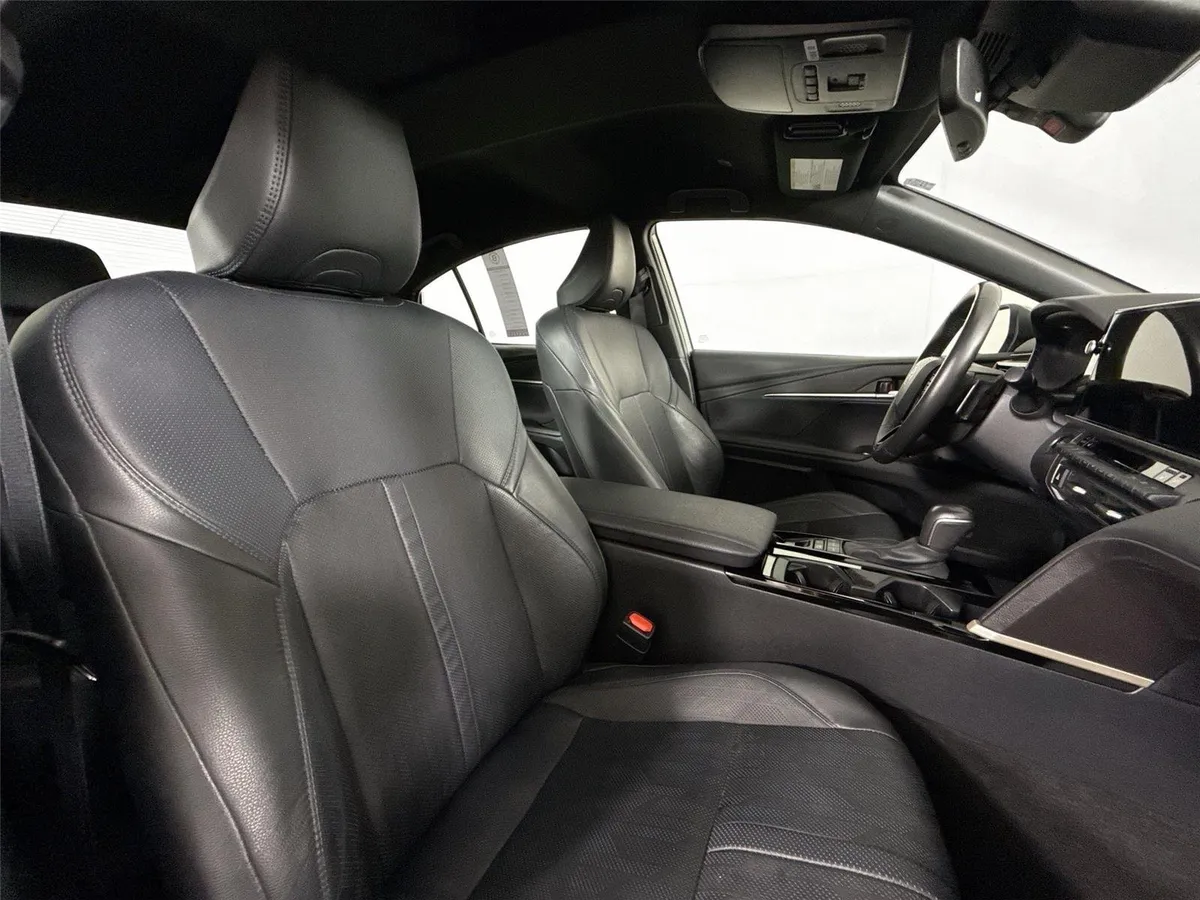 2025 Toyota Camry XSE thumbnail 42
