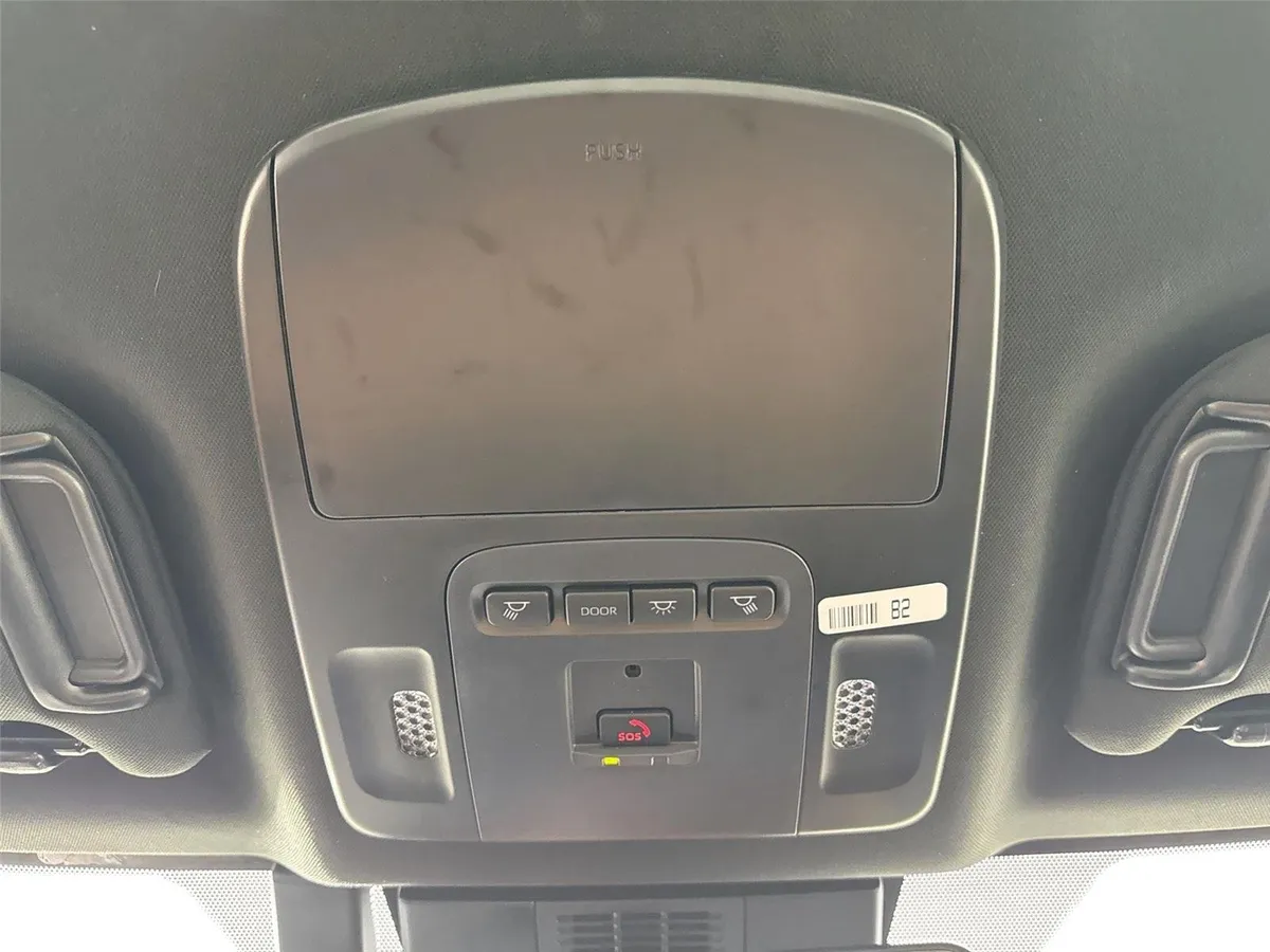 2025 Toyota Camry XSE thumbnail 6