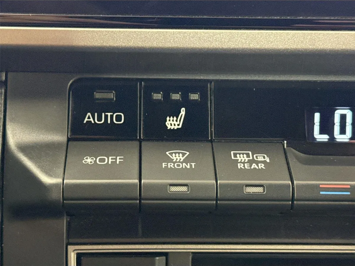2025 Toyota Camry XSE thumbnail 8